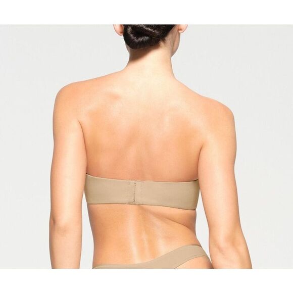 Skims Clay Fits Everybody Strapless Bra - Picture 3 of 8